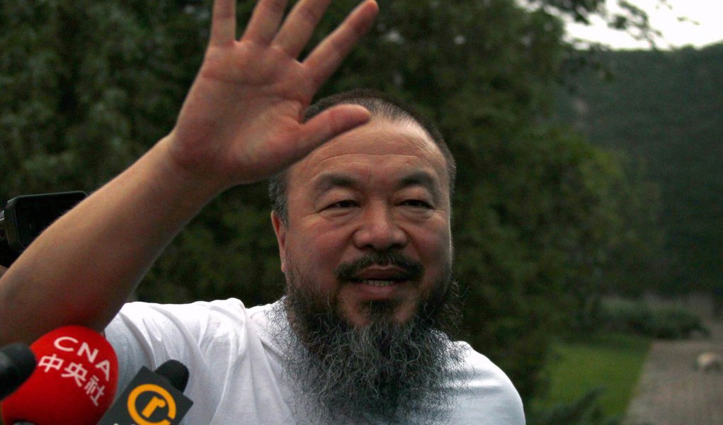 Ai Weiwei recebe doações para saldar dívida com China