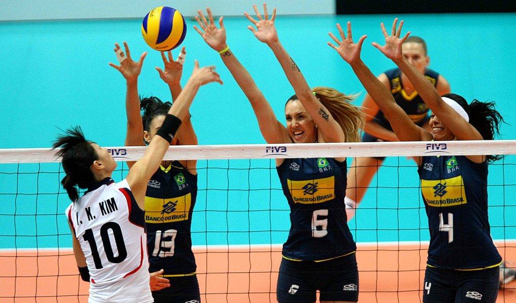 Brasil vence no sufoco partida da Copa do Mundo de vôlei