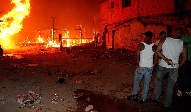 Incêndio toma favela no Jaguaré, em São Paulo