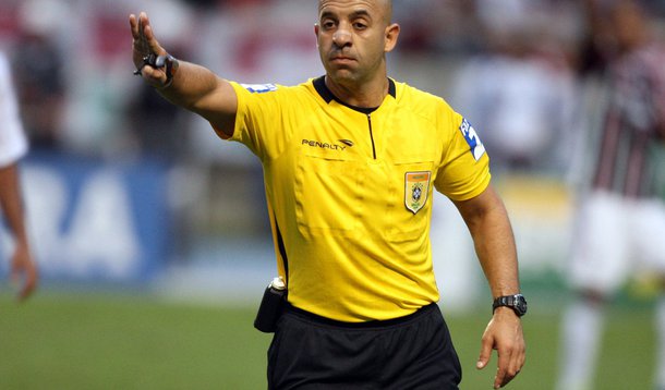 Trio de arbitragem de América-MG X Corinthians é agredido em São Paulo