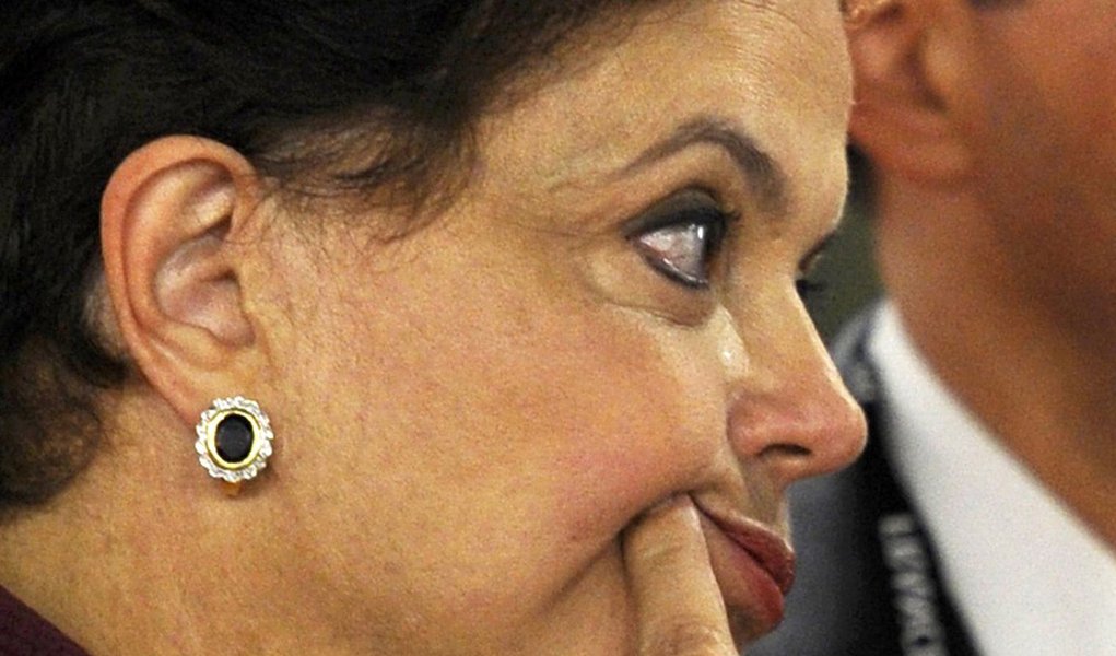 Dilma silencia sobre denúncias no Trabalho