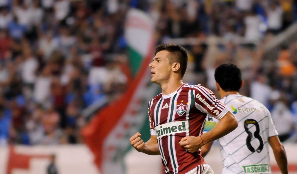 Com dez em campo, Fluminense empata em 2 a 2 com Figueirense