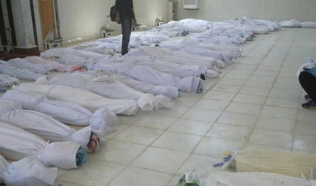 Oposição pede ajuda da ONU após "massacre" na Síria