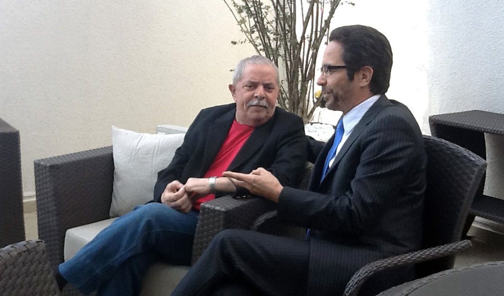 De olho nas prévias, Lula recebe Maurício Rands