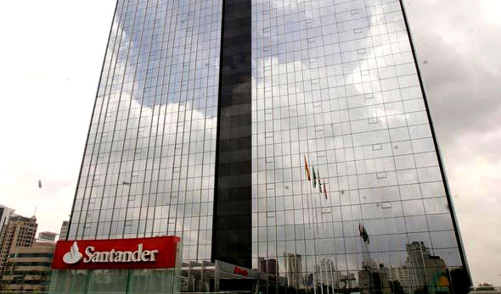 Santander quer vender fatia no Brasil para levantar capital