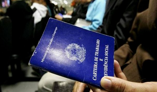 Taxa de desemprego fica em 5,3% em agosto