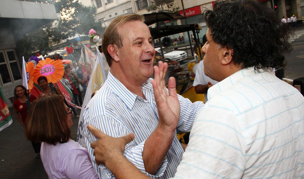 Paulo realiza caminhada pela Anhanguera