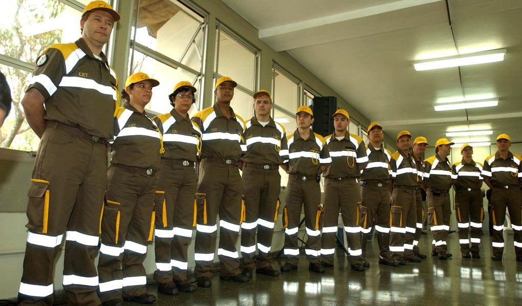 Trânsito de SP terá esquema especial no feriado de Finados