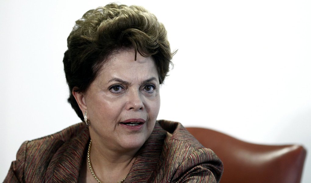 Dilma visita presidente Lula 