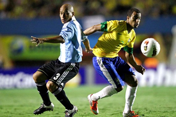 Nos acréscimos, Brasil vence a Argentina