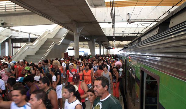 Metroviários do Recife seguem paralisados