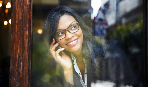 Conciliar celular e operadora desafia consumidor