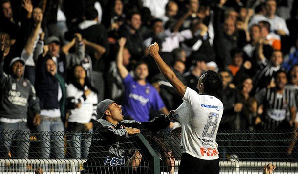 Nos últimos minutos, Corinthians marca e elimina o Vasco