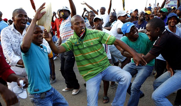 Mineiros sul-africanos têm reajuste salarial