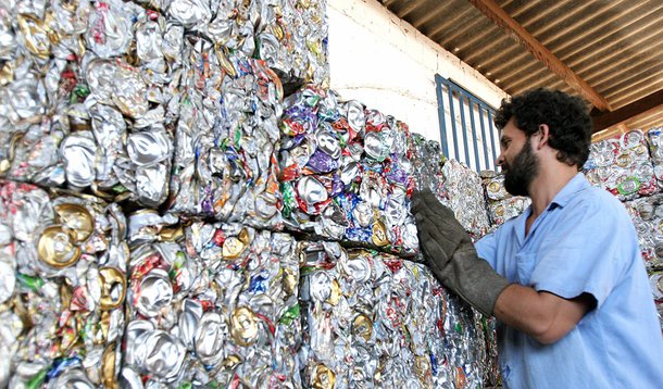 Brasil continua líder mundial em reciclagem de latas