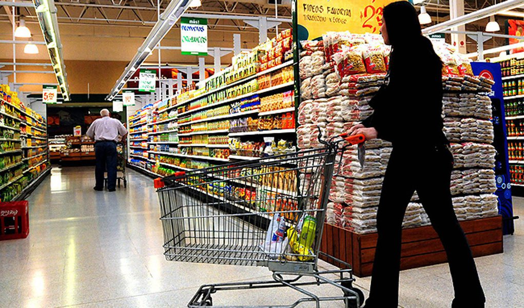 Alimentos voltam a pressionar a inflação 