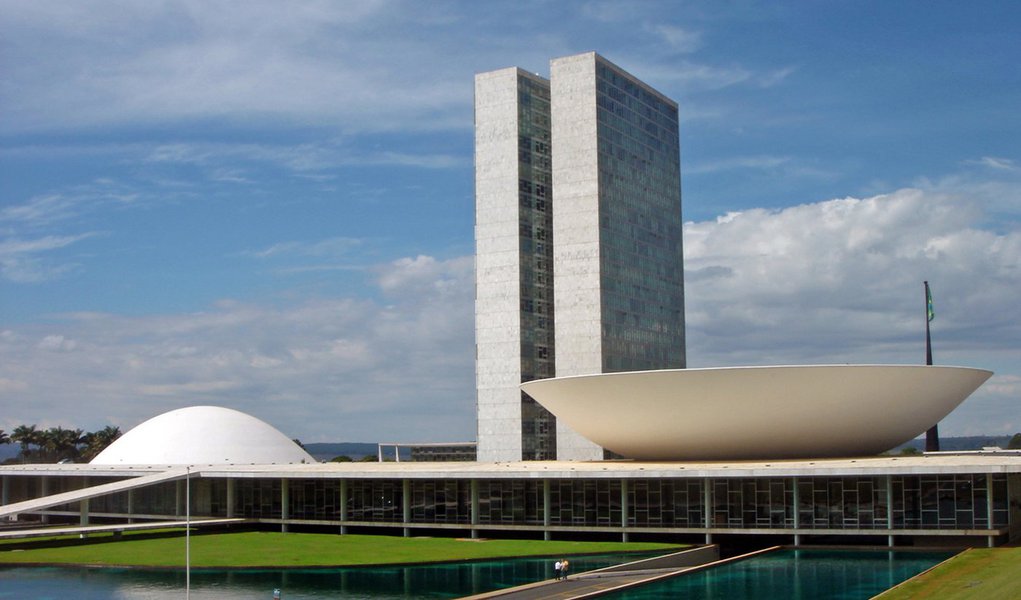 Congresso divulgará salários de funcionários
