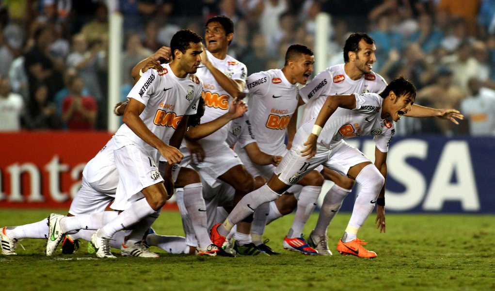 Santos elimina Vélez nos pênaltis