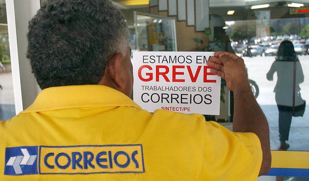 Correios entram em greve 