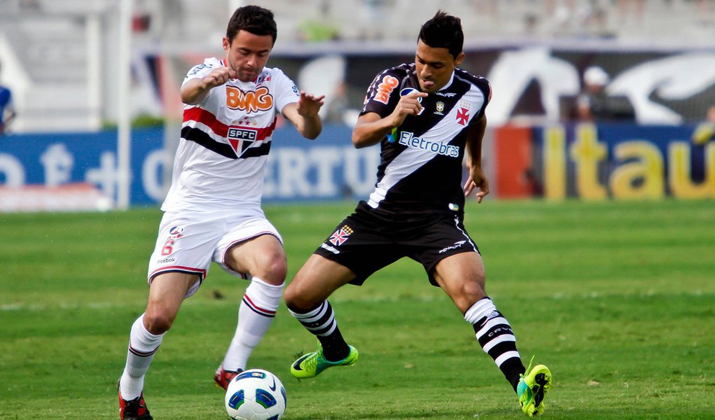 Vasco empata com São Paulo e perde a liderança