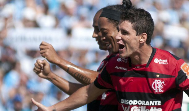 Flamengo sai ganhando, mas leva goleada do Grêmio
