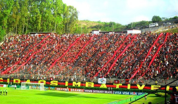 Vitória da Bahia encosta no G4