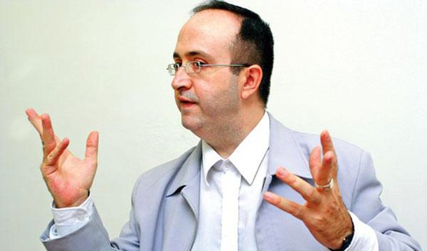 Reinaldo Azevedo corta comentários agressivos e promete orar por Lula