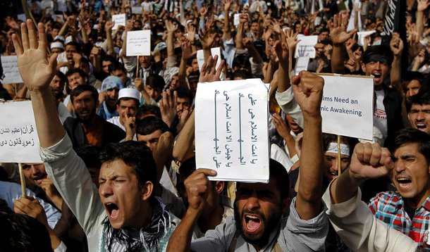 Protesto anti-EUA reúne milhares no Afeganistão