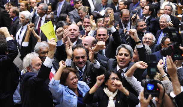 Câmara aprova PEC do Trabalho Escravo