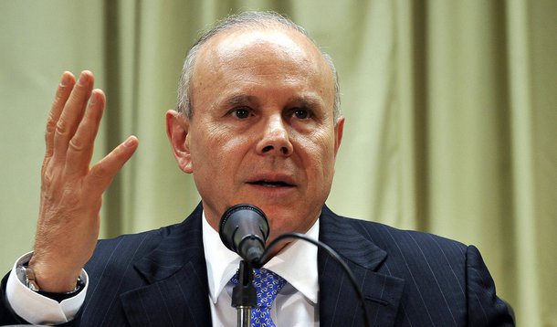 Mantega: pacote quer evitar demissões no setor produtivo