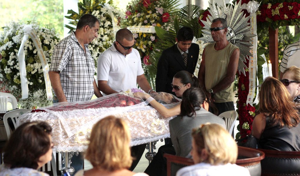 Sepultamento de Wando, atrai fãs em Minas
