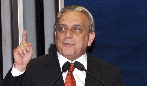 “É uma contradição”