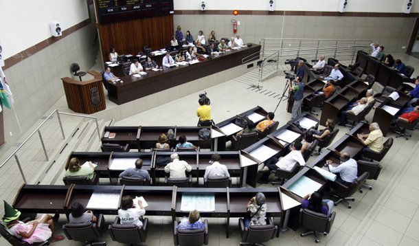 Vereadores adiam ao máximo fim do voto secreto
