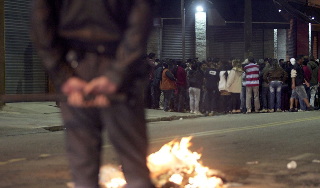 PMs contêm protestos de ambulantes no Brás