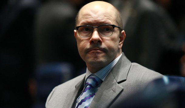 Demóstenes teme passar temporada na cadeia