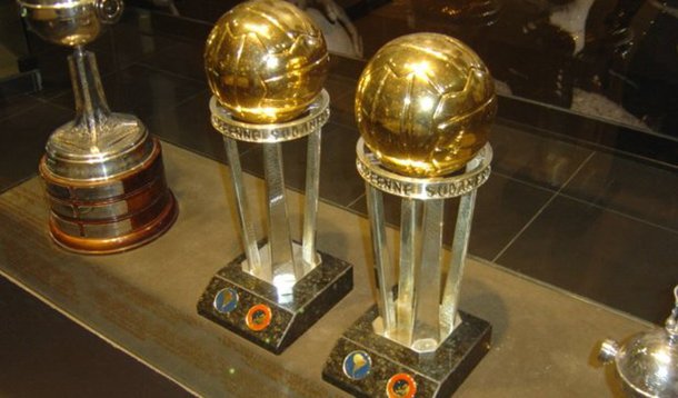 Taças dos Mundiais conquistadas pelos Santos sumiram