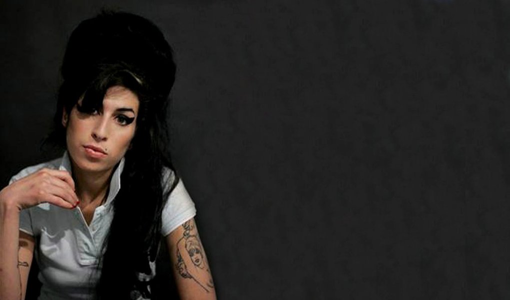 Amy Winehouse morreu de coma alcoólico