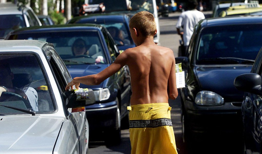 Pesquisa: 3,8 milhões de jovens estão fora da escola no Brasil