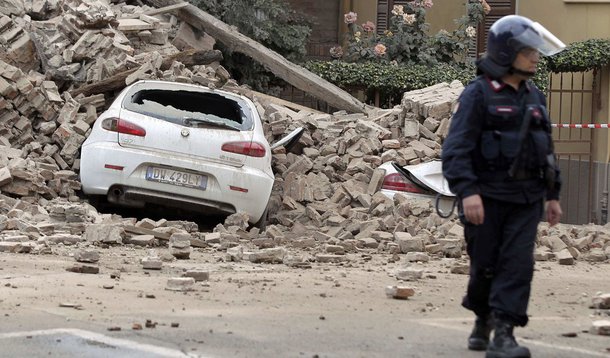 Terremoto mata seis e arrasa patrimônio histórico na Itália