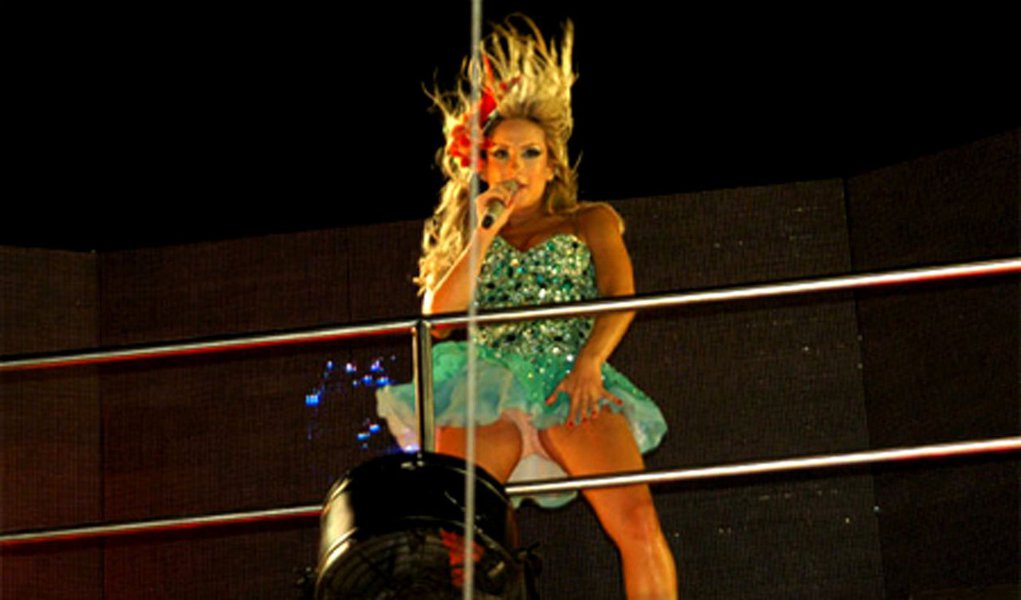 Greve de policiais militares faz Claudia Leitte cancelar eventos