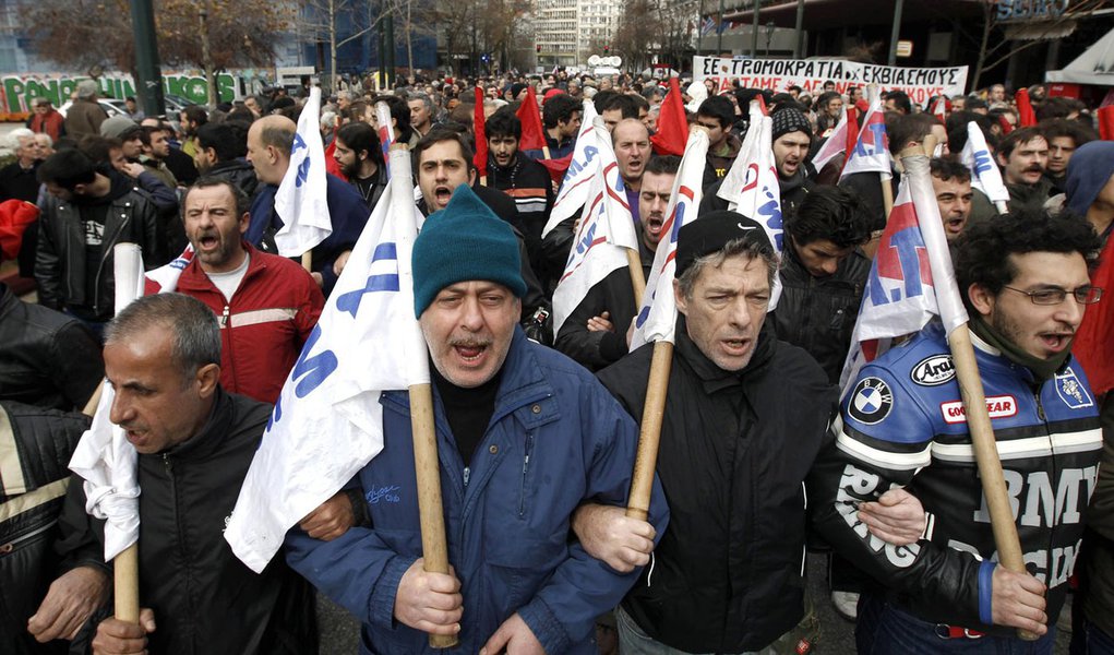 Gregos protestam contra medidas de austeridade