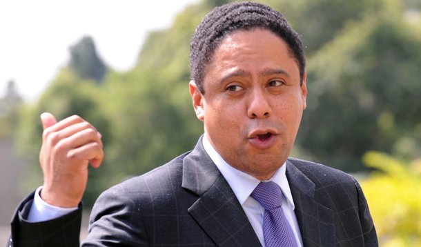 Verbas públicas beneficiam familiares de Orlando