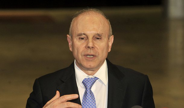 Planalto cria estratégia para poupar Guido Mantega