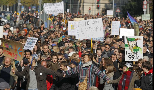 Milhares protestam contra sistema financeiro na Alemanha