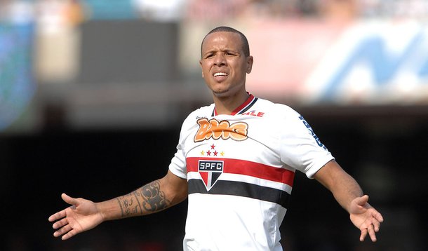 São Paulo decepciona e apenas empata