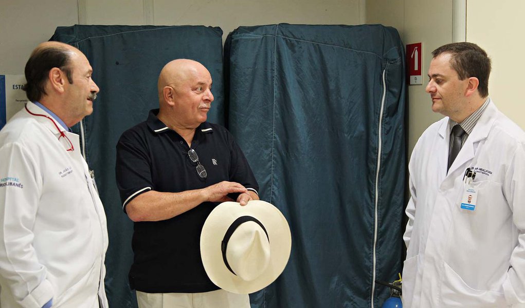 Lula encerra primeira sessão de radioterapia