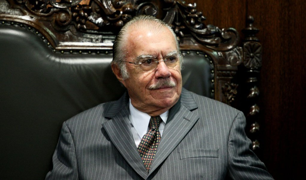 Até Sarney caiu no grampo da Operação Monte Carlo