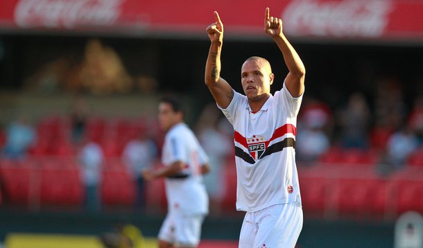 São Paulo dá show e goleia o Flamengo