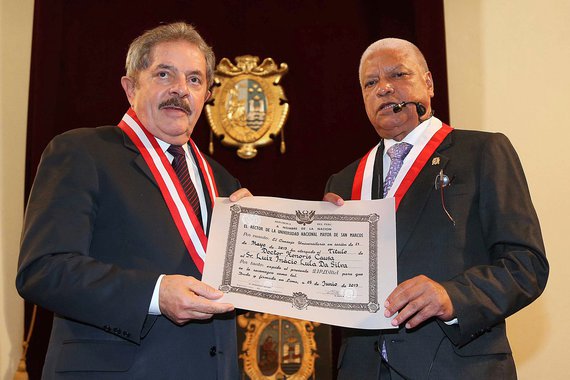 No Peru, Lula recebe mais um honoris causa