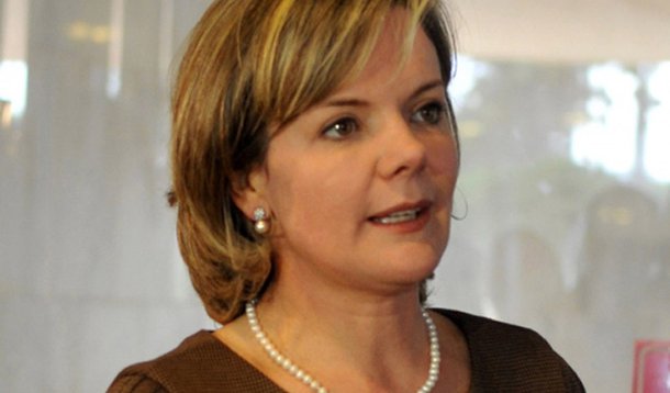 Gleisi rebate Campos: Bezerra é o responsável